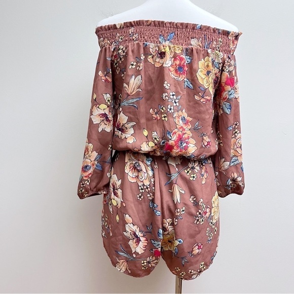 Active USA Mauve Floral Off the Shoulder Cinched Waist Romper Medium - Picture 5 of 10